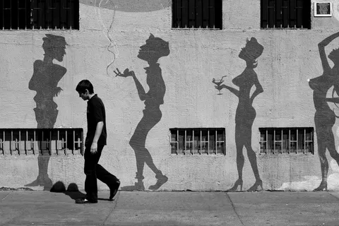 圣地亚哥的街道，当你是陌生人时，人们看起来很奇怪