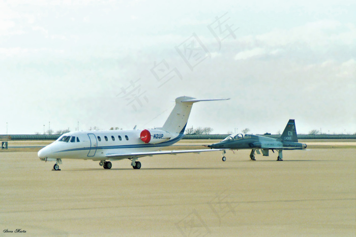 私人飞机＆T-38 Talon，联盟机场