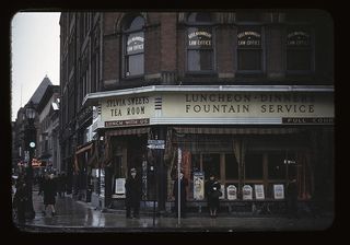 [Sylvia糖果茶室，马萨诸塞州布罗克顿，学校和主要街道的拐角处]（LOC）