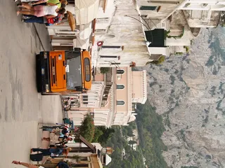 列车出轨,巷道,房屋倒塌,围堰,铸排机,橙色巴士-卡普里岛