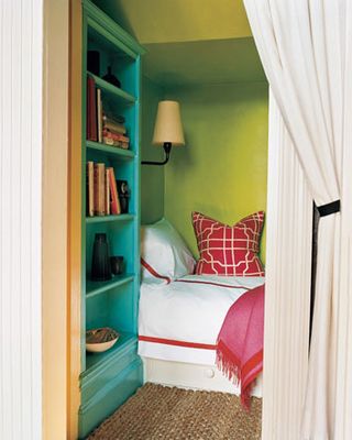 霓虹灯通过多米诺骨牌