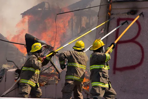 自行车,消防官兵,现场指挥,军人/警察,消防队员,一起！