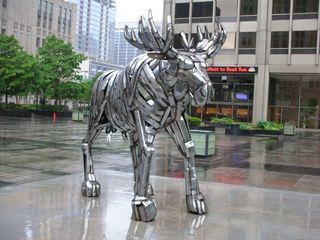 雕像,恐龙骨格,仿真恐龙,铜马,游览车,约翰·科尔尼（John Kearney）在先锋球场上的Chrome 9脚高驼鹿