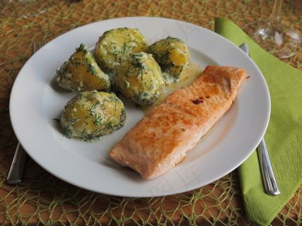 春卷,甜品,基辅鸡,烧饼,水饺,Schwedische Dillkartoffeln zu在黄油gebratenem拉赫斯