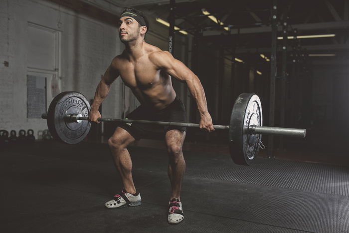 壮汉,杠铃,情侣,美女,轿车,抢电