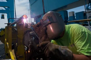 ,军人/警察,人物特写,消防官兵,头盔,BK焊接