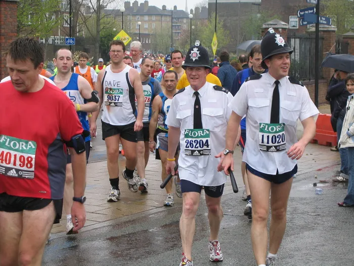 警察伦敦马拉松运动员