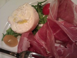 第119天：水牛芝士，芝麻菜，松露油，熏火腿，樱桃番茄，松露油