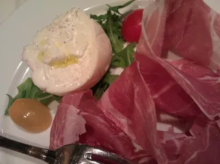 第119天：水牛芝士，芝麻菜，松露油，熏火腿，樱桃番茄，松露油