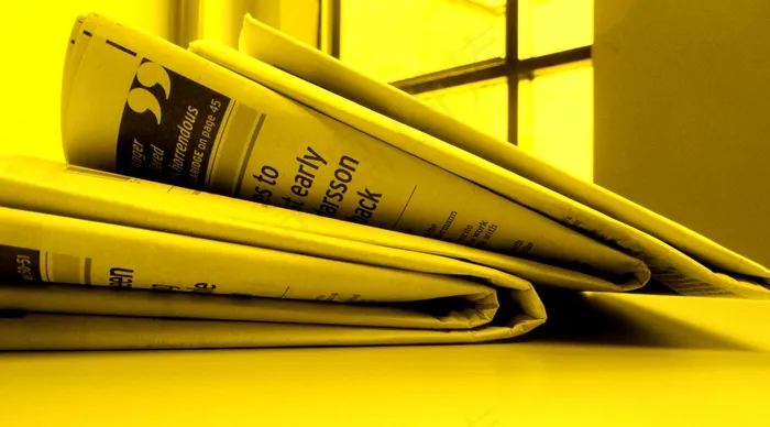 金条,回形针,高铁,铅笔,针,报纸阳光明媚的黄色