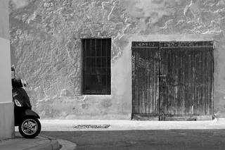 门,建筑,窗,轿车,砖红色,Vespa在拐角处