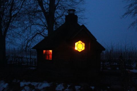 树,天空,怪兽屋,路灯/街灯,灯,2010年2月27日芬兰烧烤小屋