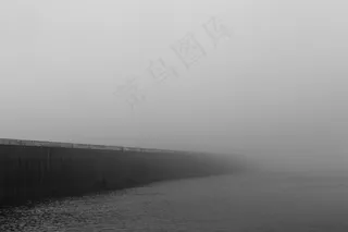 江河,沙发,墙,台式电脑,床,多雾路段