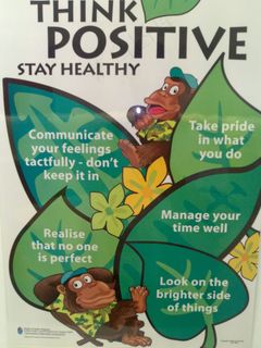 润唇膏,纸风车,报纸杂志,英语小报,商标/标签,大猩猩代表自尊心和时间管理