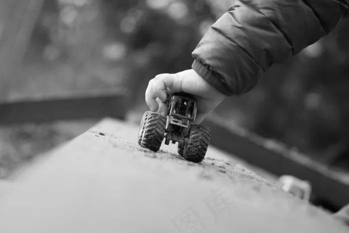 运动鞋,沙发,寄居蟹,轿车,打火机,开我的车