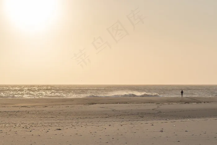 太阳，人与海...