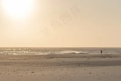 太阳，人与海...