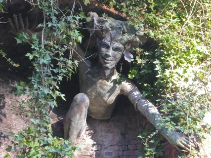 植物,树,小狗,鸟类,山峦,Parkland Walk上的“ Spriggan” 植物,树,小狗,鸟类,山峦,Parkland Walk上的“ Spriggan”