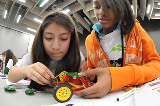 美女,女孩,人物特写,合照,脐橙,将女孩介绍给2012年工程日