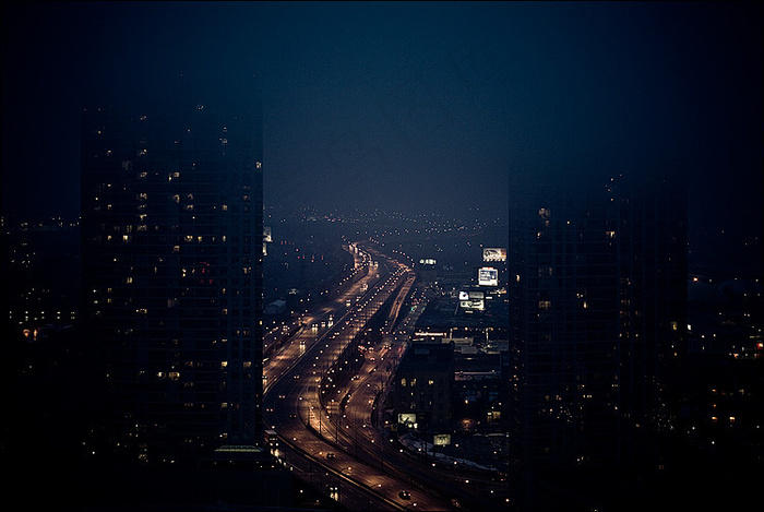 公路和塔楼