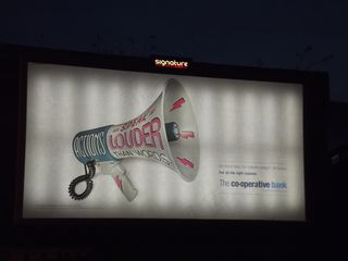 灯箱,电视机,,台式电脑,行动胜于雄辩-广告牌-伯明翰公园街