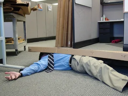 长裤,床,酒店房间,房间内景,室内,工作场所死亡率