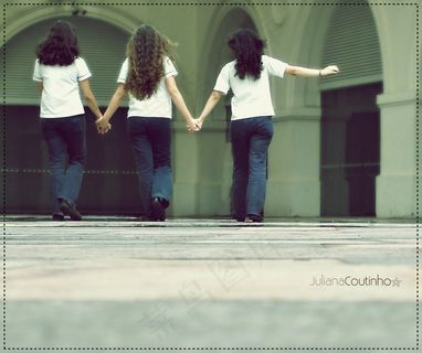 溜冰鞋,羽毛球拍,屏幕截图,滑轮鞋,长裤,。友谊