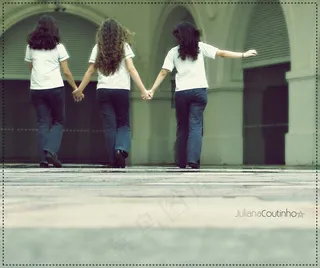 溜冰鞋,羽毛球拍,屏幕截图,滑轮鞋,长裤,。友谊