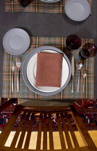 椅子,餐饮场所,餐桌,手表,镜子,感恩节晚餐的地方设置