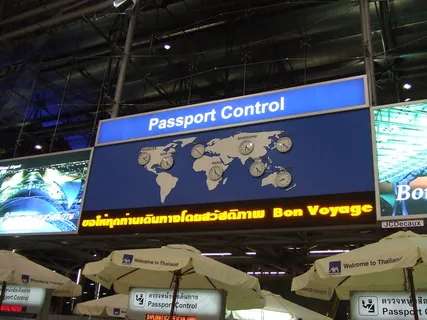 广告屏,台式电脑,屏幕,液晶拼接墙,走向护照控制