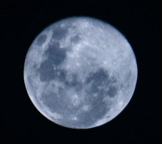 在第二个夜晚下满月