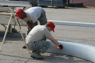 人物特写,建筑,军人/警察,滑旱冰,摩托车,弗吉尼亚空军警卫队土木工程师为阿富汗履行职责准备向雇主展示能力