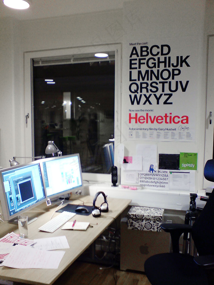 室内一角,台式电脑,笔记本电脑,商店商场,客厅,地狱！