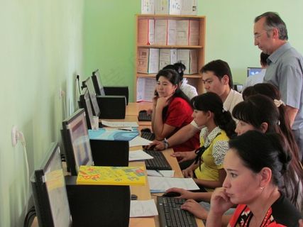 教室,人物特写,小组会议,合照,学生教室,乌兹别克斯坦地方*数字化