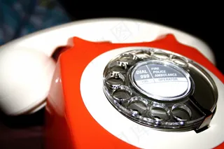 手表,化妆品,瓶子,摄像头,纪念徽章,带上！