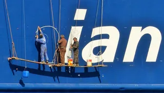 我给这艘船命名，不是Brian，而是KEFALONIANLINES.COM