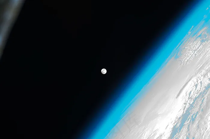 世界地球日4（月亮和地球）