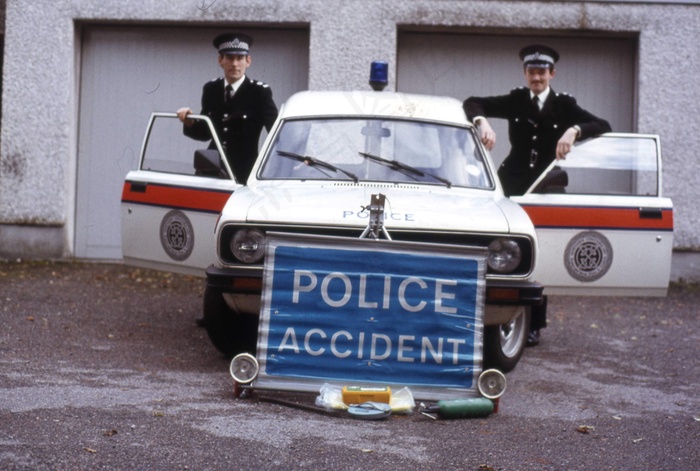 北方警察早期制服-Morris Ital van