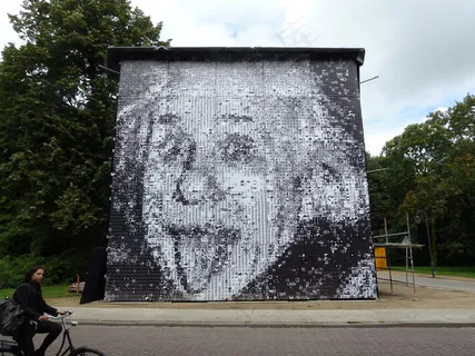 纪念碑,墓碑,碑刻,雕像,历史遗迹,保持微笑