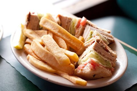 三明治,盐水鸭,白切鸡,土豆条,面包,开箱即用的食物