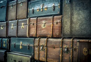 货币,柜子,包装袋/盒,纸箱,门,复古手提箱