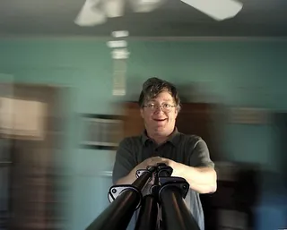 吊袋,卷发器,中年男性,练功房,热水瓶,02-27 365天90自画像（带三脚架）