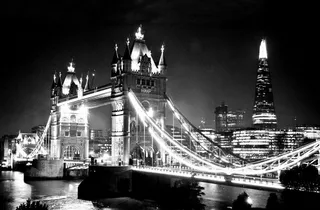 桥梁,建筑,夜景照明,江河,贝雷桥,塔桥在晚上2。黑色和白色。尼康D300s DSC_4452。