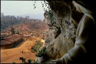 在一个Koreni难民营上方的圣母玛利亚，沿与缅甸湄公松省，泰国接壤的缅甸/缅甸边境。