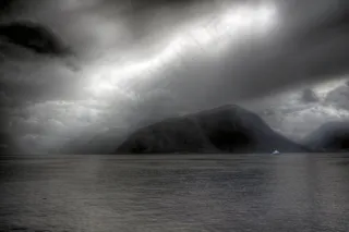 峡湾挪威云雨和太阳