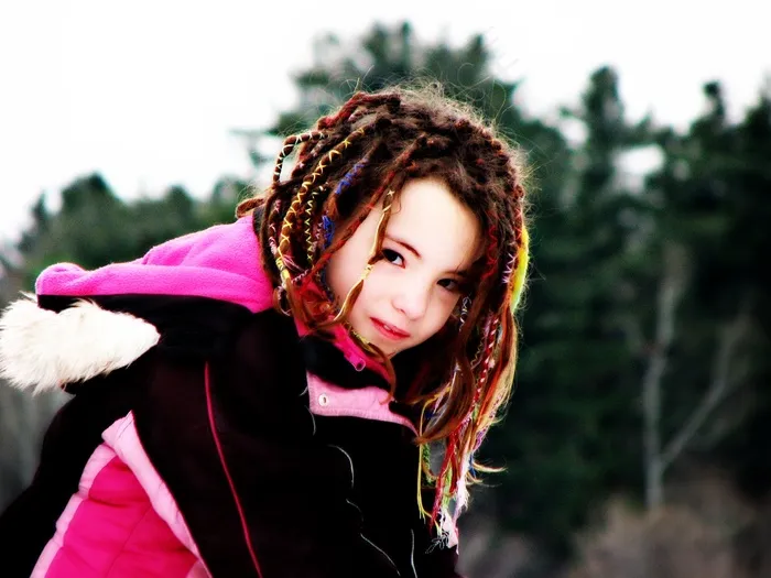 恐惧的女孩，颜色