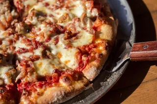 披萨,必胜客,纽约式披萨,螃蟹,棒约翰,Meat Pizza The Mitten Brewery Westside 2012年11月28日1