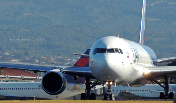 机场,飞机,轿车,客机,预警机,B767