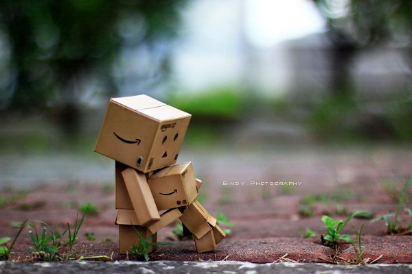 纸壳人,树,玩具,,呜...大家都欺负我!!