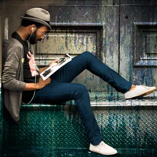 人物特写,指挥大师,牛仔装,铁路轨道,贝斯手,潮人